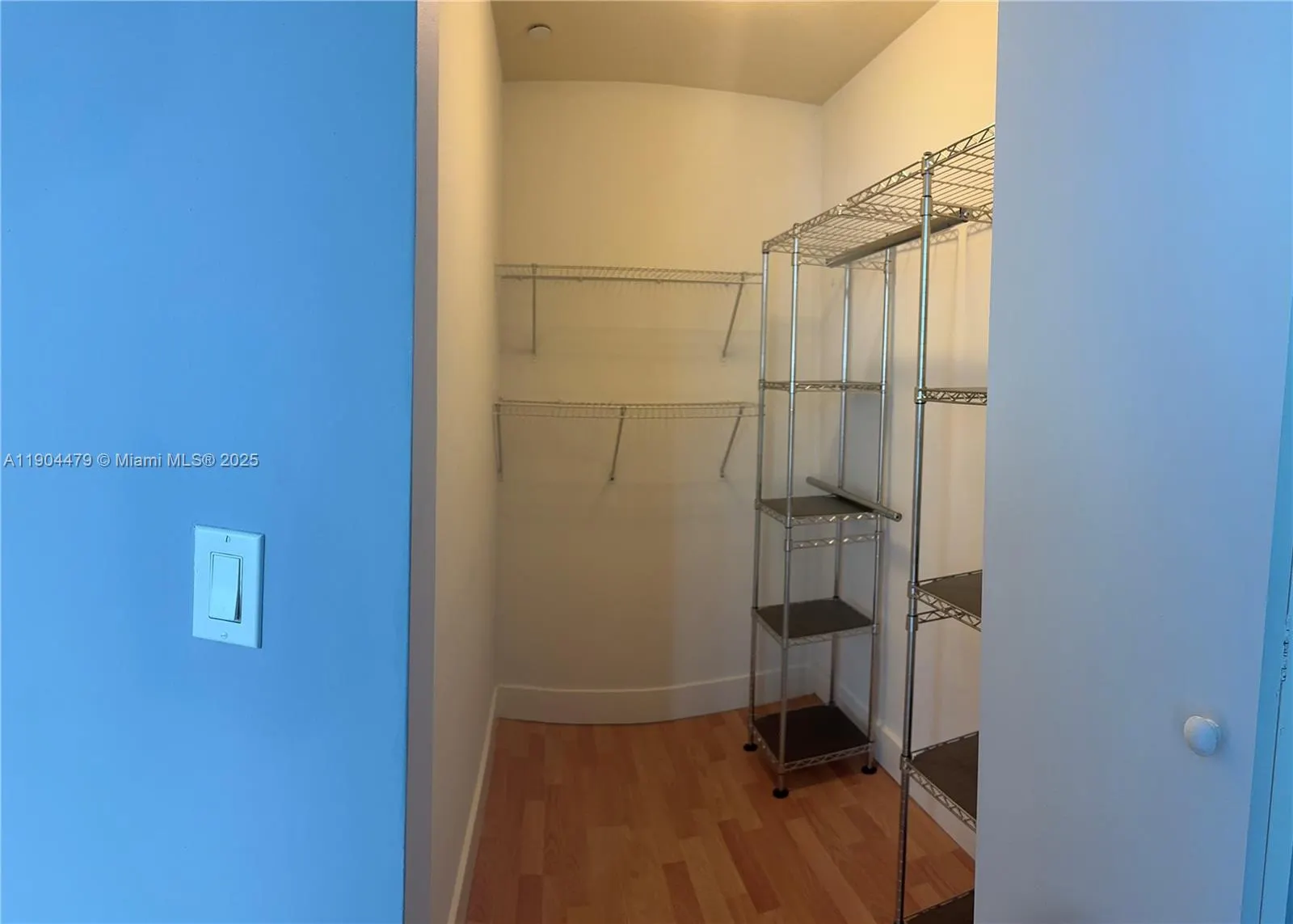 350 NE 24th St, #404