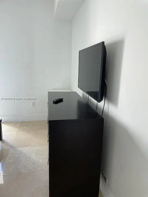 950 Brickell Bay Dr, #1805