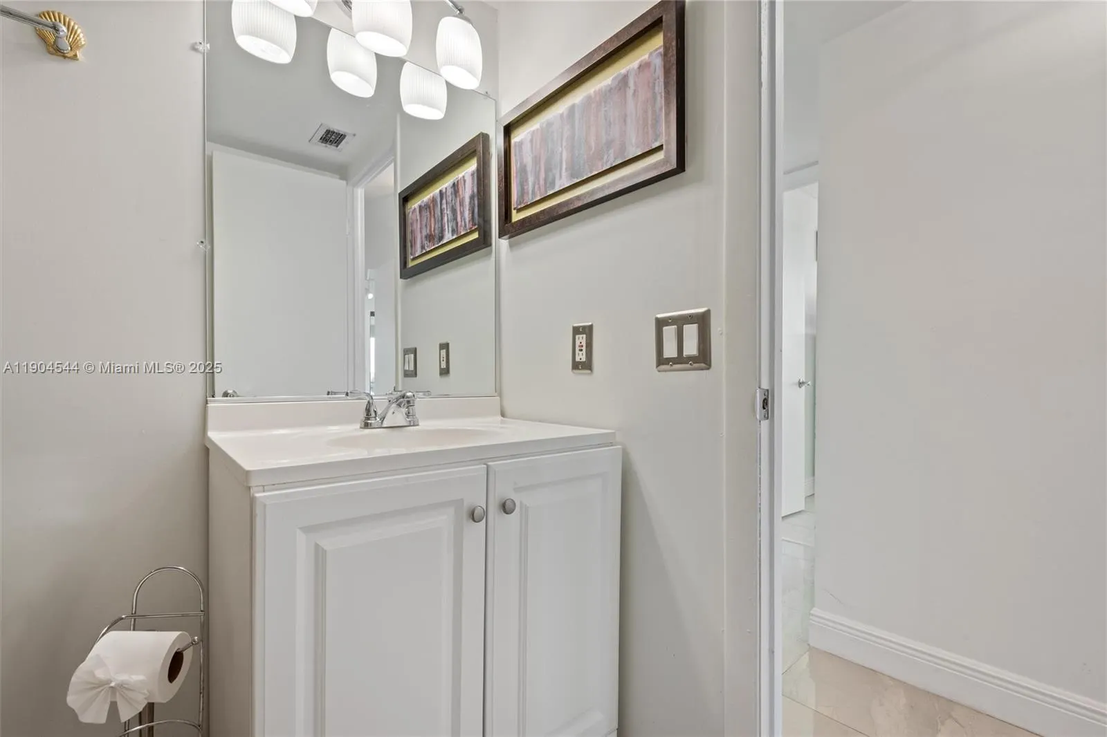 1400 Saint Charles Pl, #520