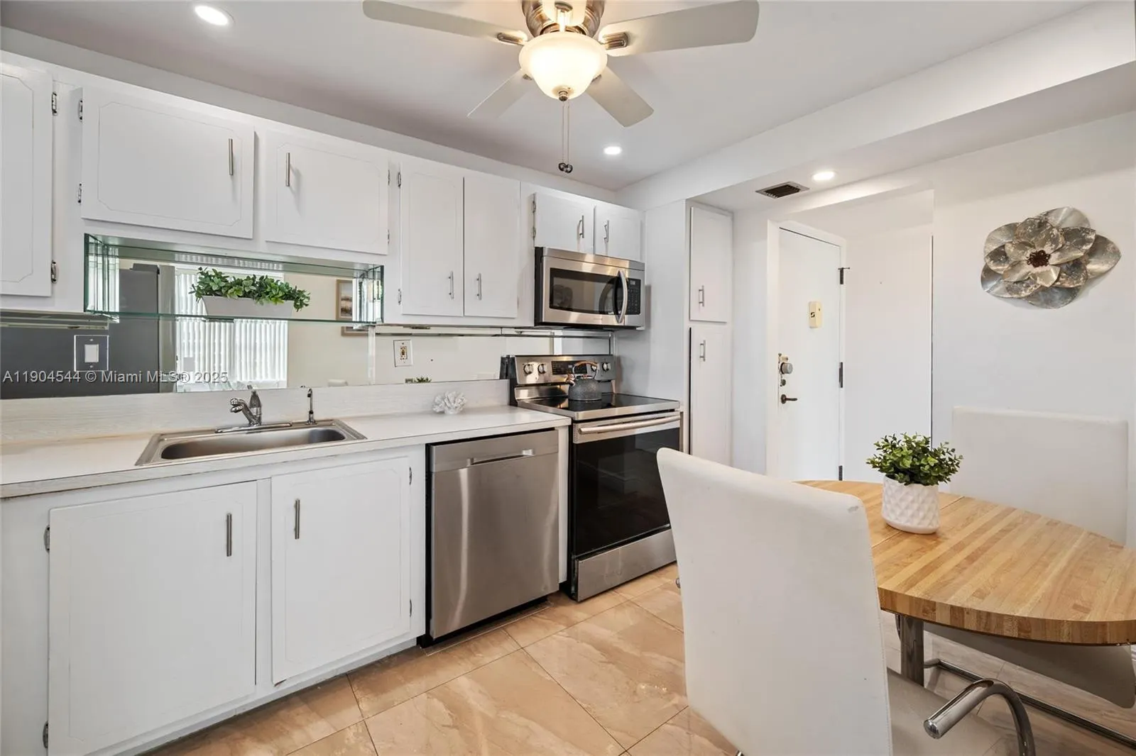 1400 Saint Charles Pl, #520