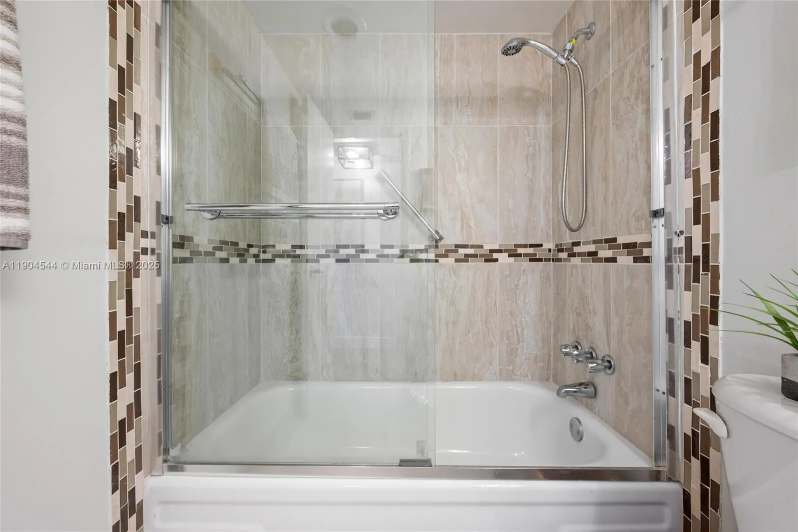 1400 Saint Charles Pl, #520