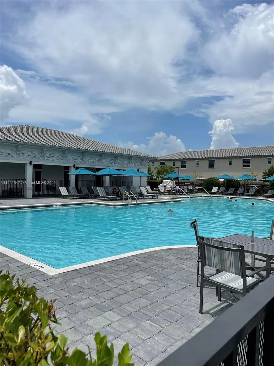 2610 SE 13th St, #2610