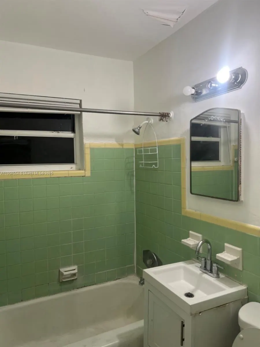 1931 Jefferson St, #E