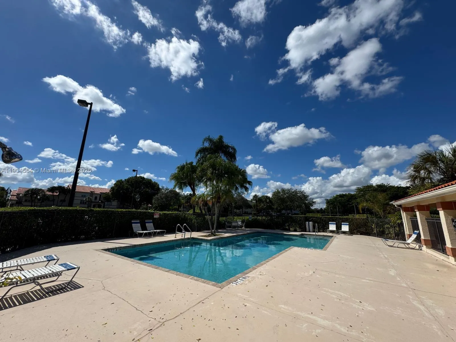 3400 N Pinewalk Dr N, #918