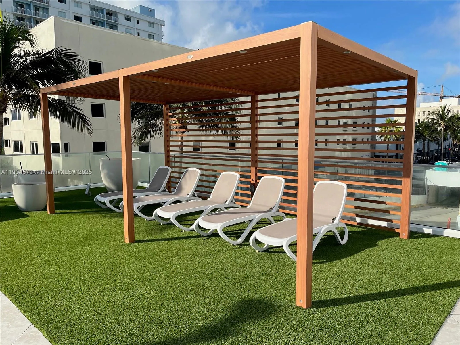 7135 Collins Ave, #1704