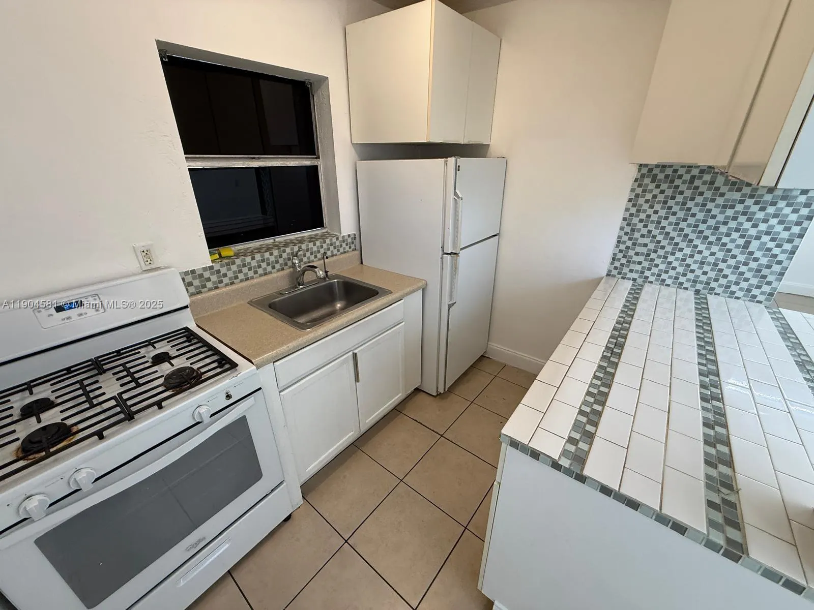 1245 W 24th St, #122