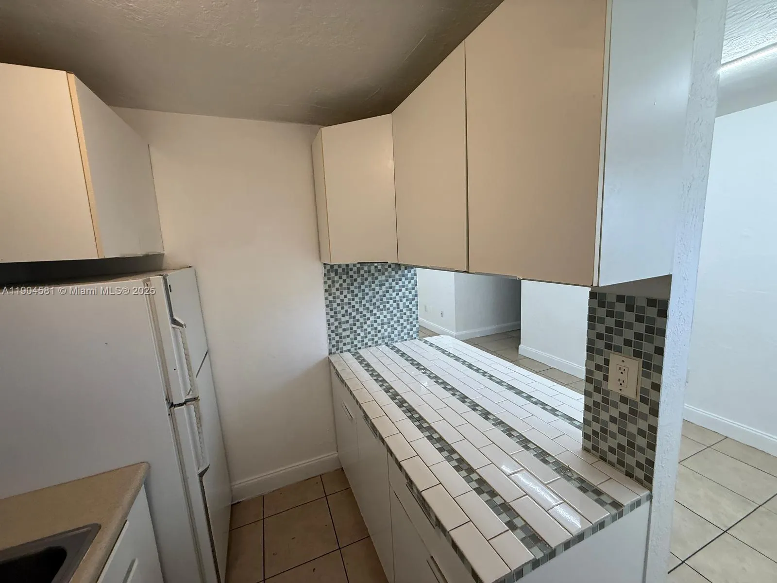 1245 W 24th St, #122