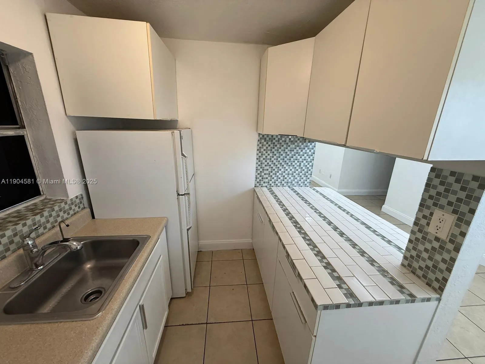 1245 W 24th St, #122