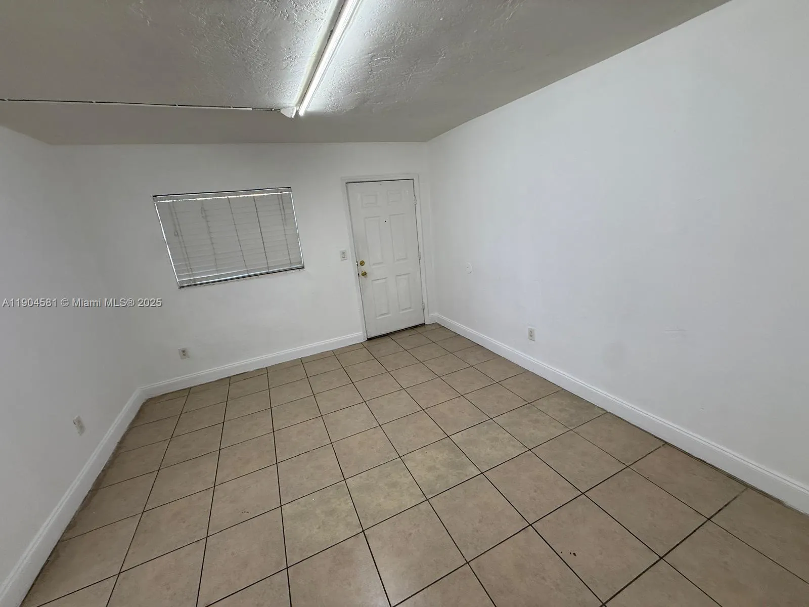 1245 W 24th St, #122