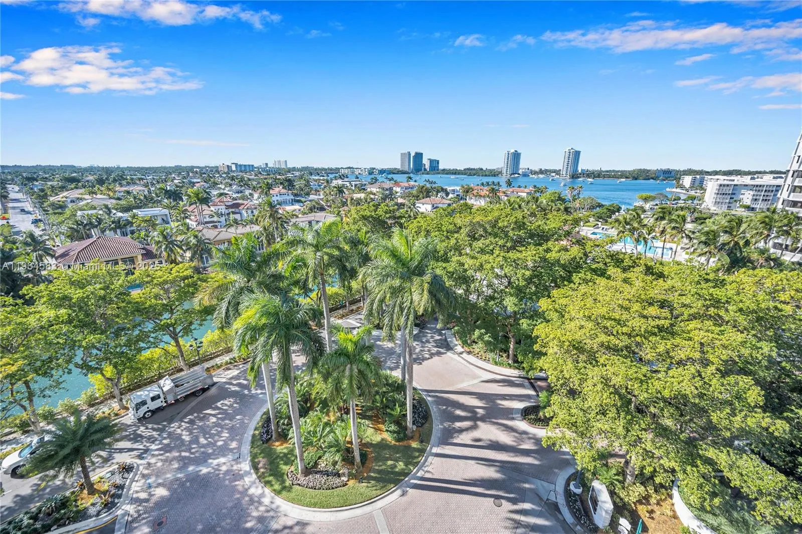 2000 Island Blvd, #806