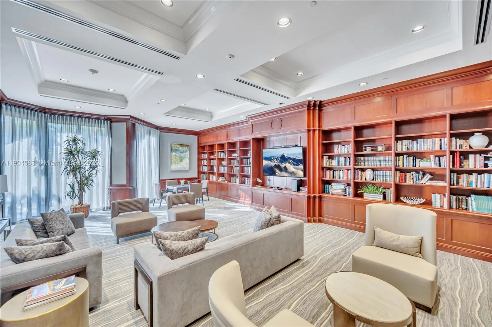 2000 Island Blvd, #806