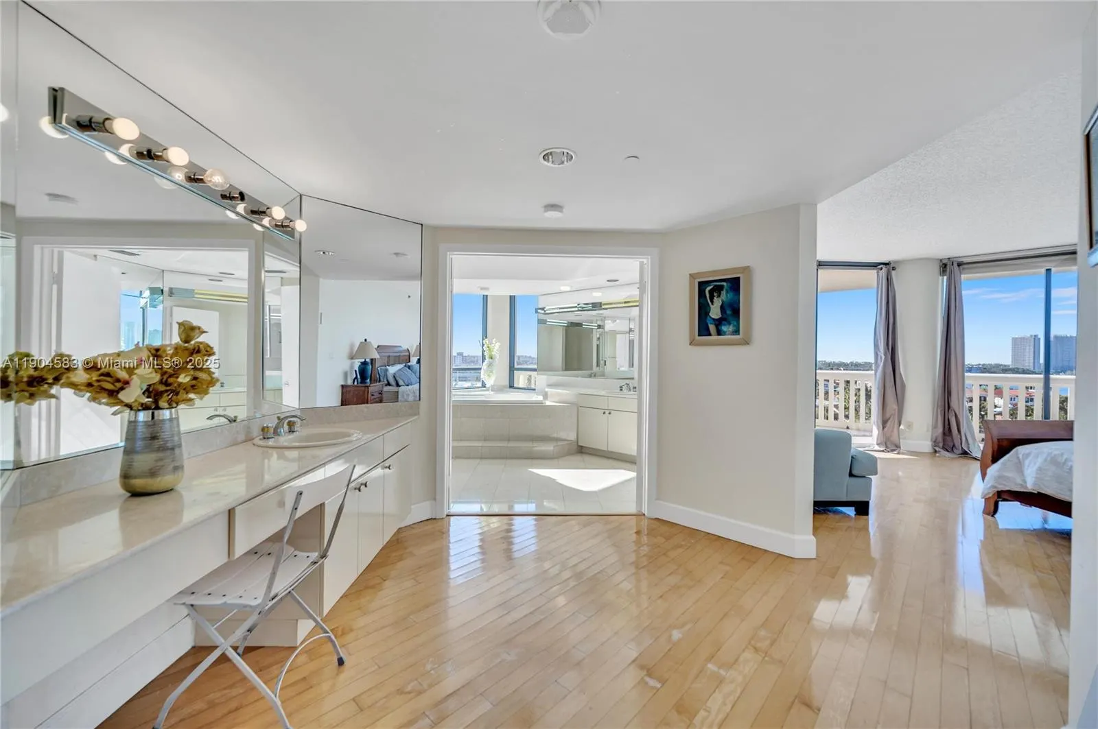 2000 Island Blvd, #806