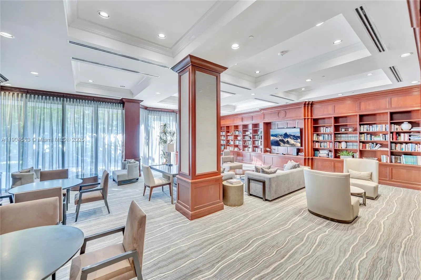 2000 Island Blvd, #806