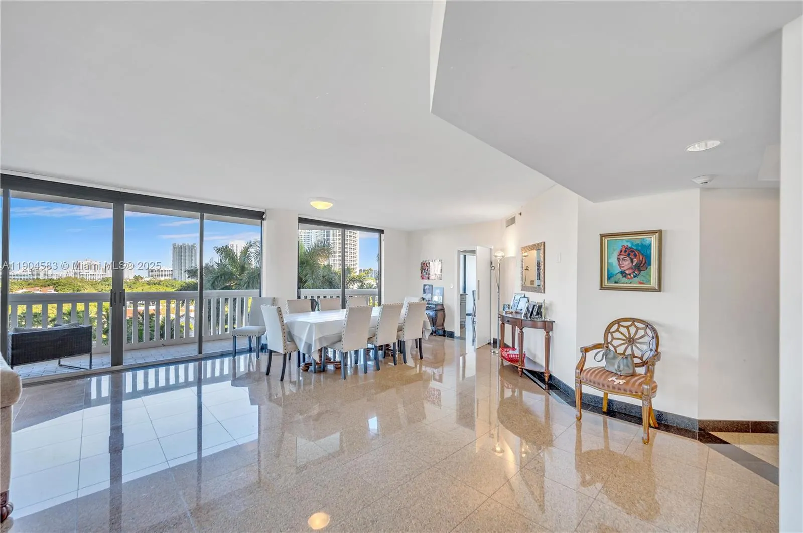 2000 Island Blvd, #806