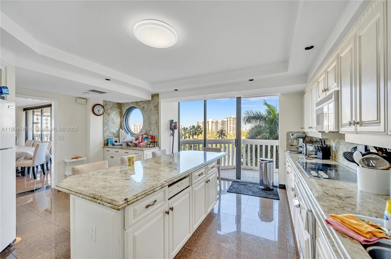 2000 Island Blvd, #806