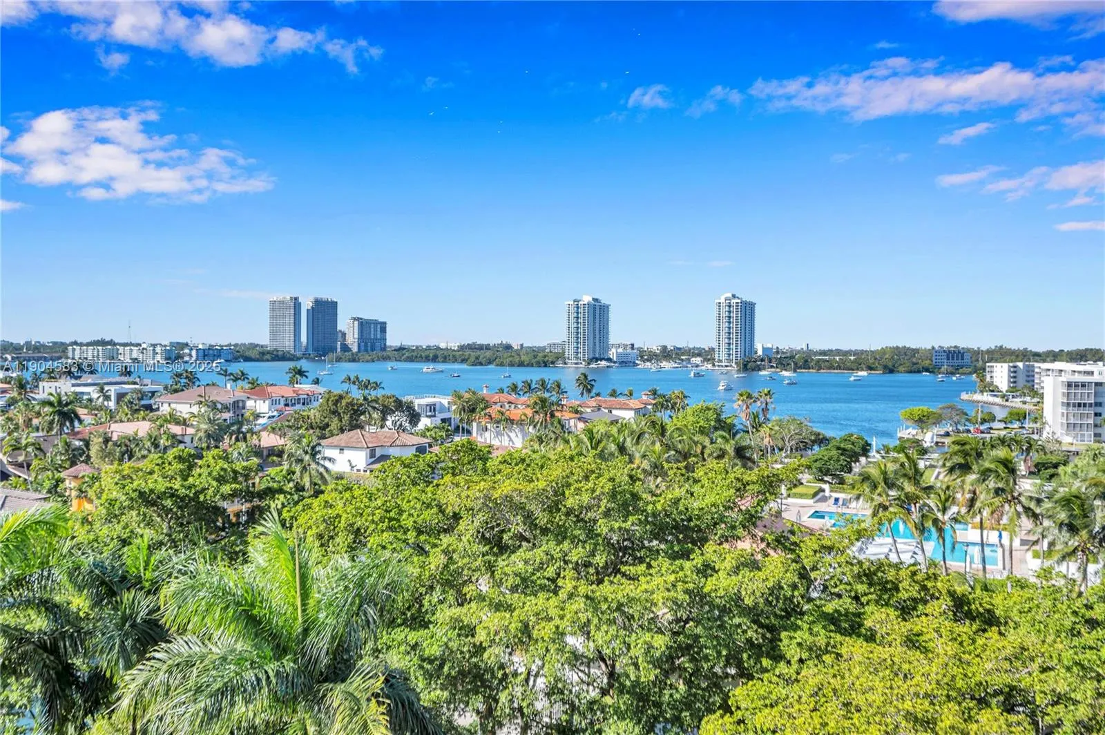 2000 Island Blvd, #806