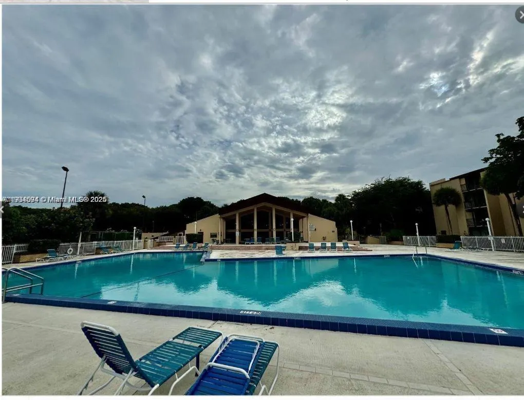 14525 N Kendall Dr, #307J