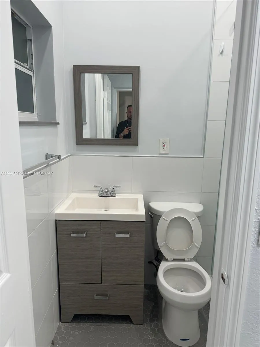 1101 NW 32nd Pl, #middle