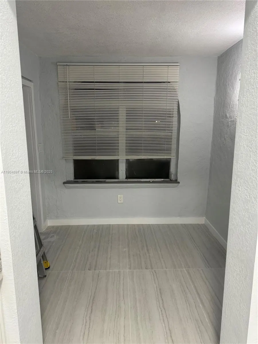 1101 NW 32nd Pl, #middle