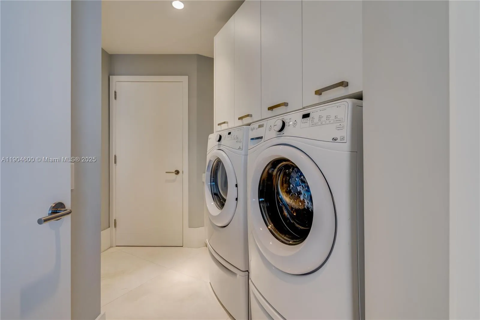 18555 Collins Ave, #2403