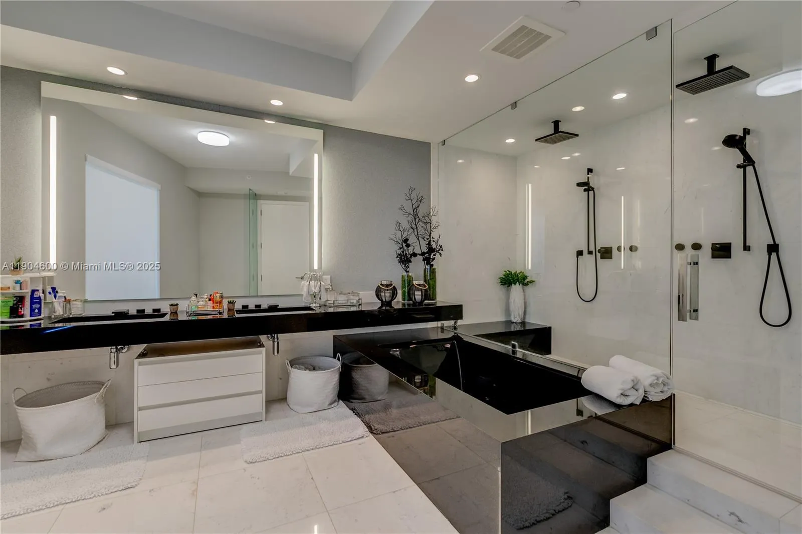 18555 Collins Ave, #2403