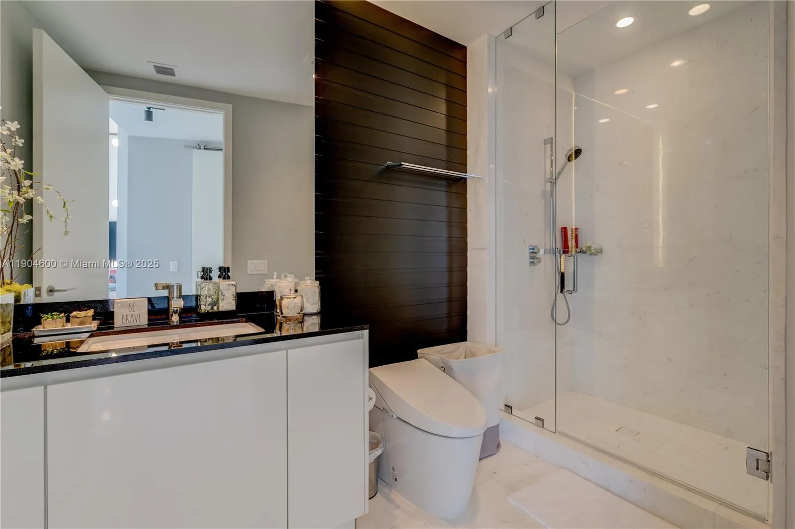 18555 Collins Ave, #2403