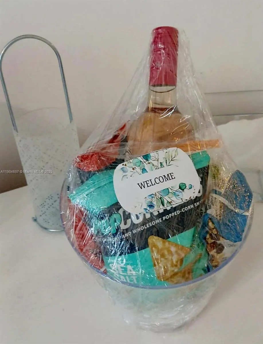 5445 Collins Ave, #617