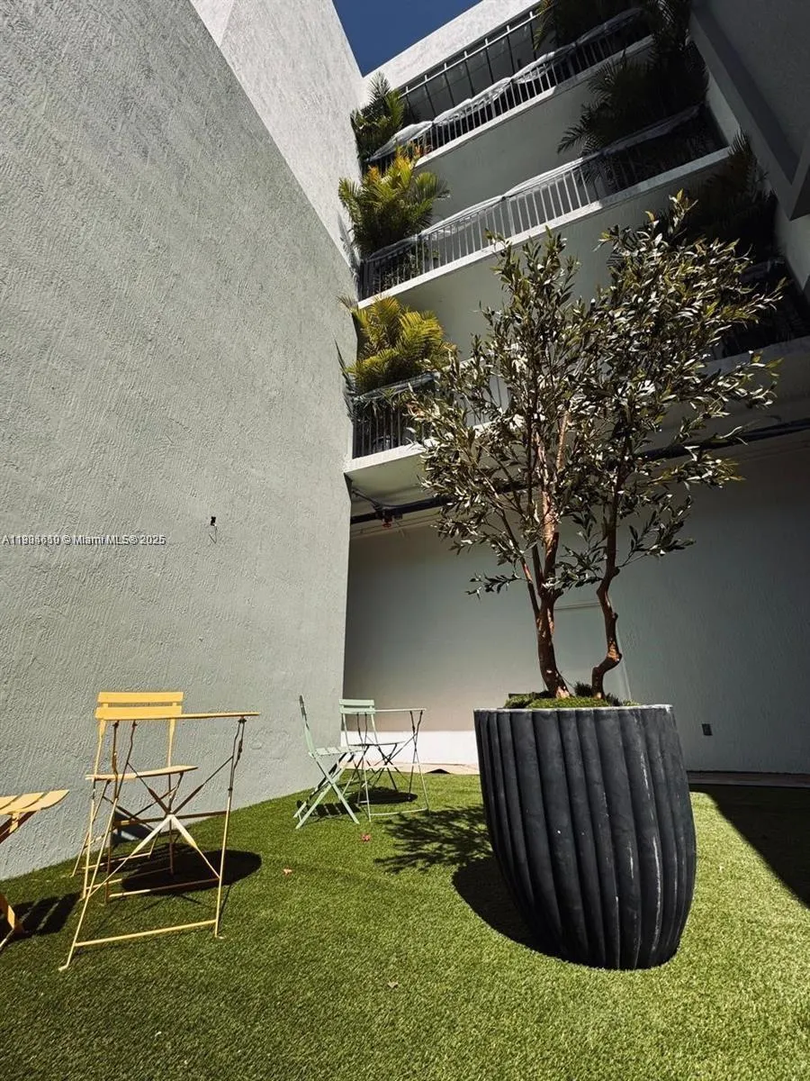 3422 NW 5th Ave, #407