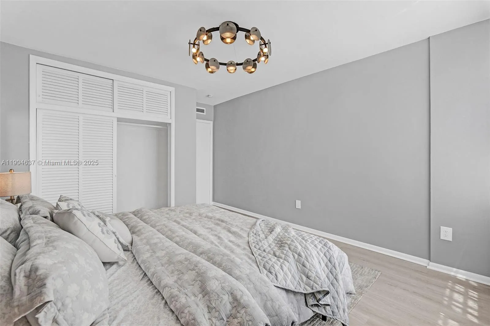 1150 Euclid Ave, #305