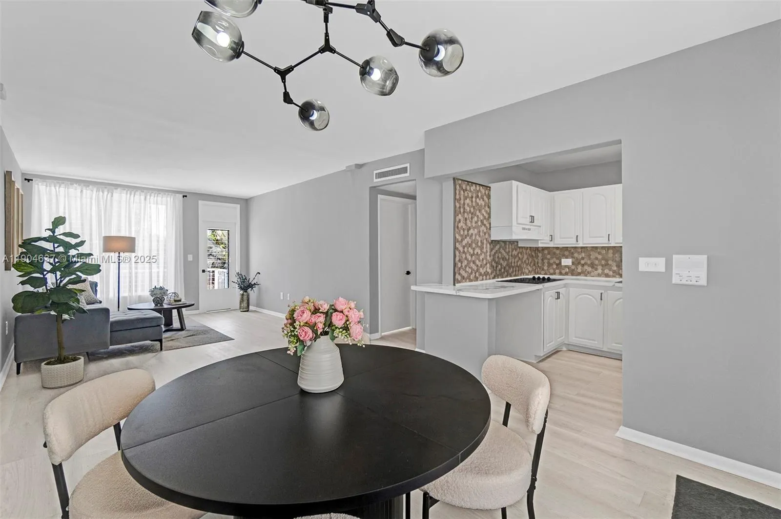 1150 Euclid Ave, #305