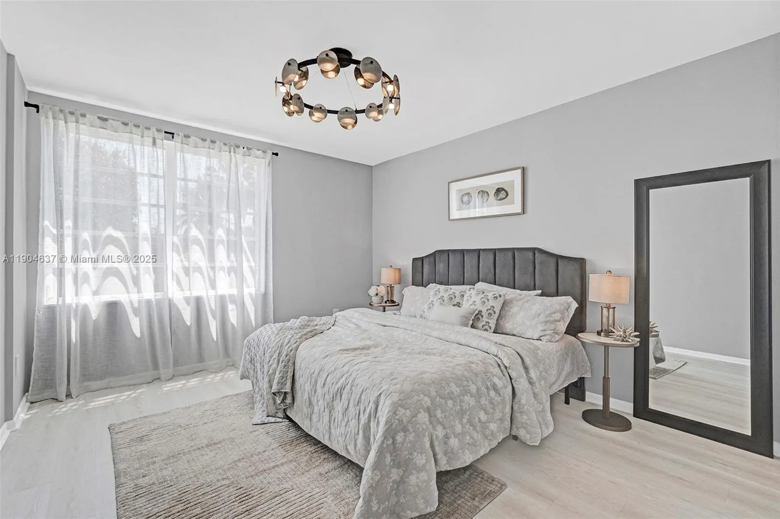 1150 Euclid Ave, #305