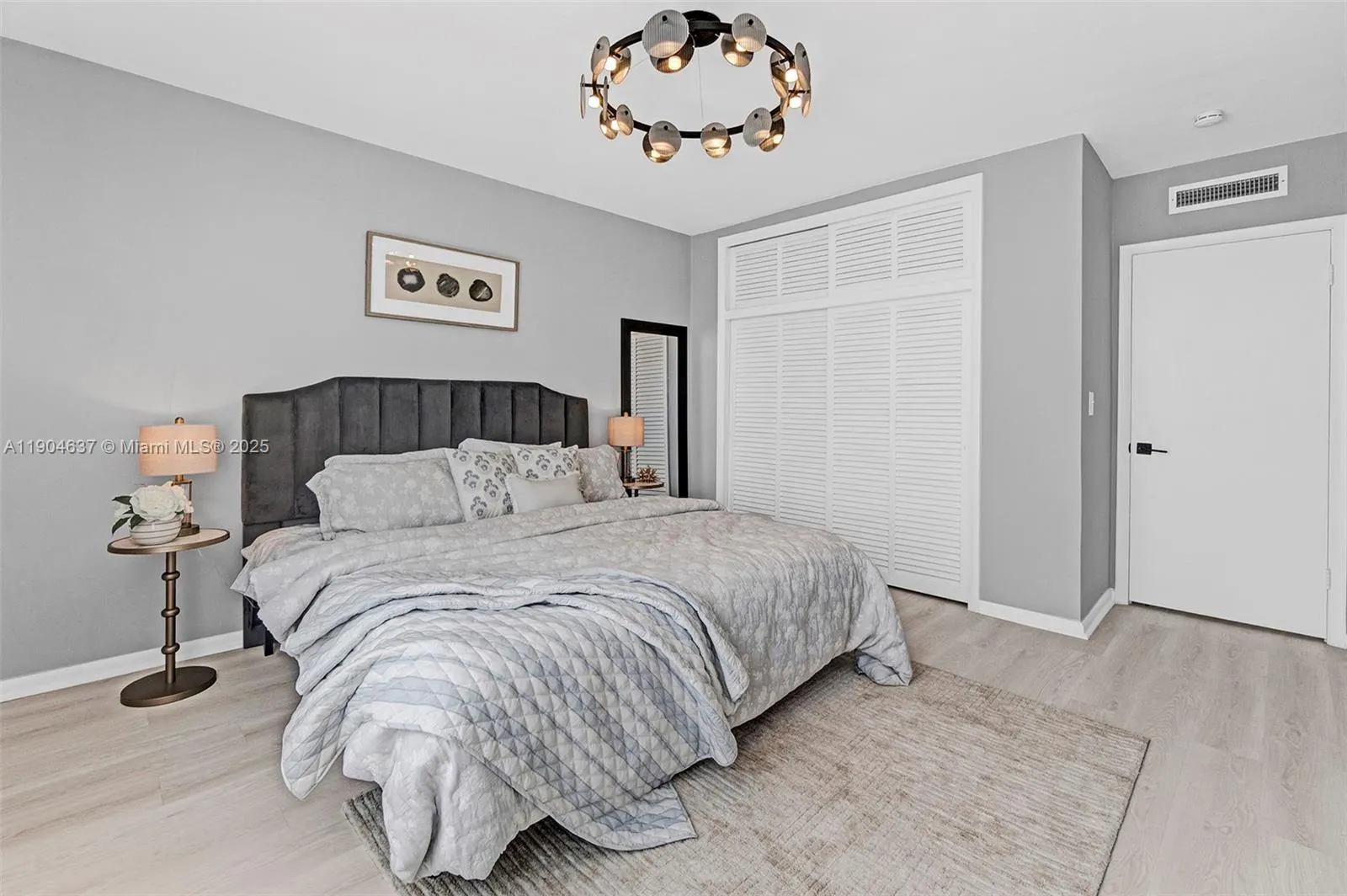 1150 Euclid Ave, #305