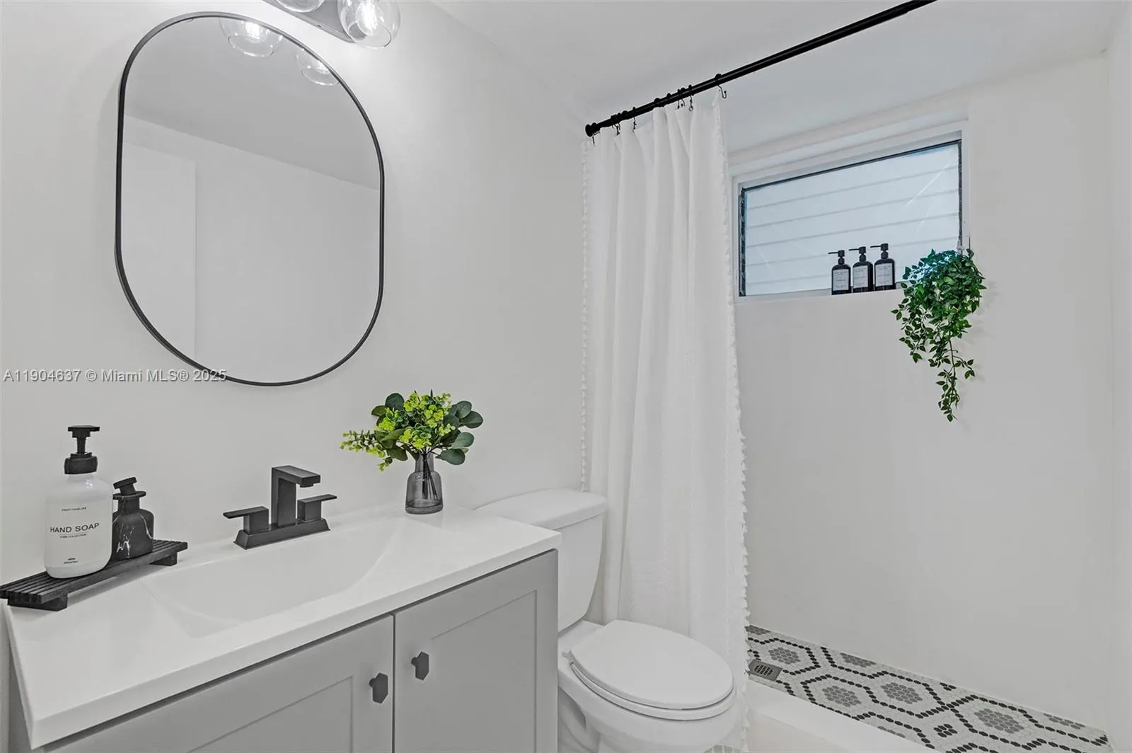 1150 Euclid Ave, #305