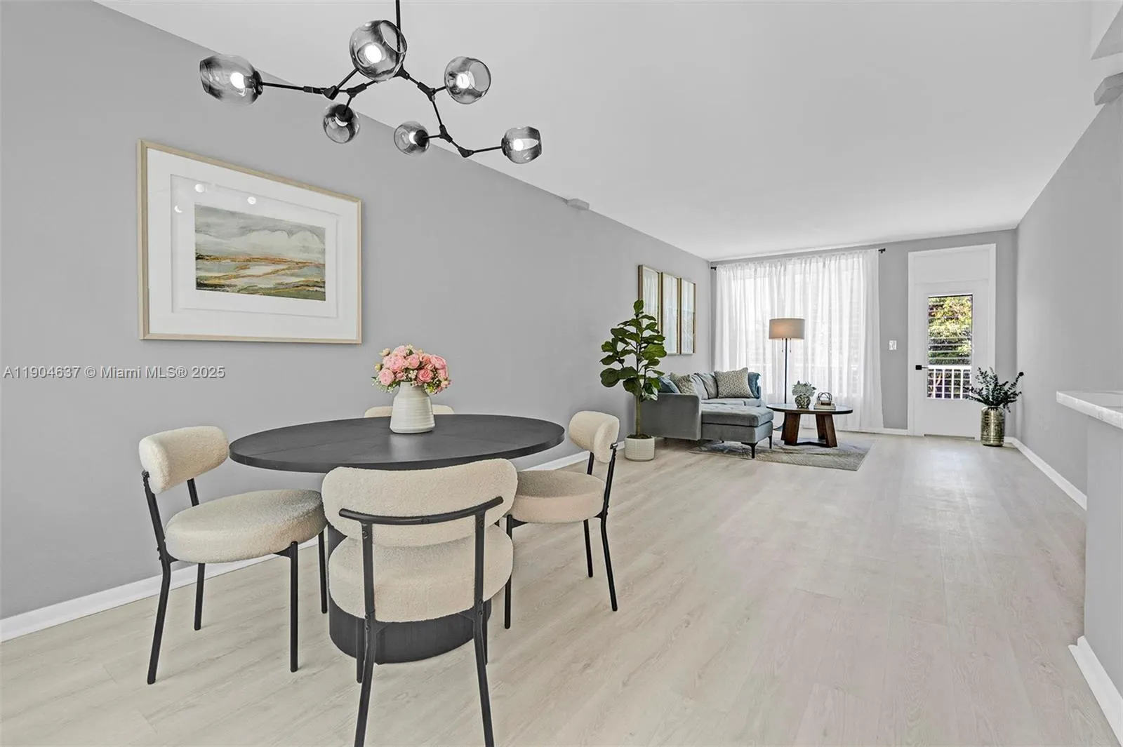 1150 Euclid Ave, #305