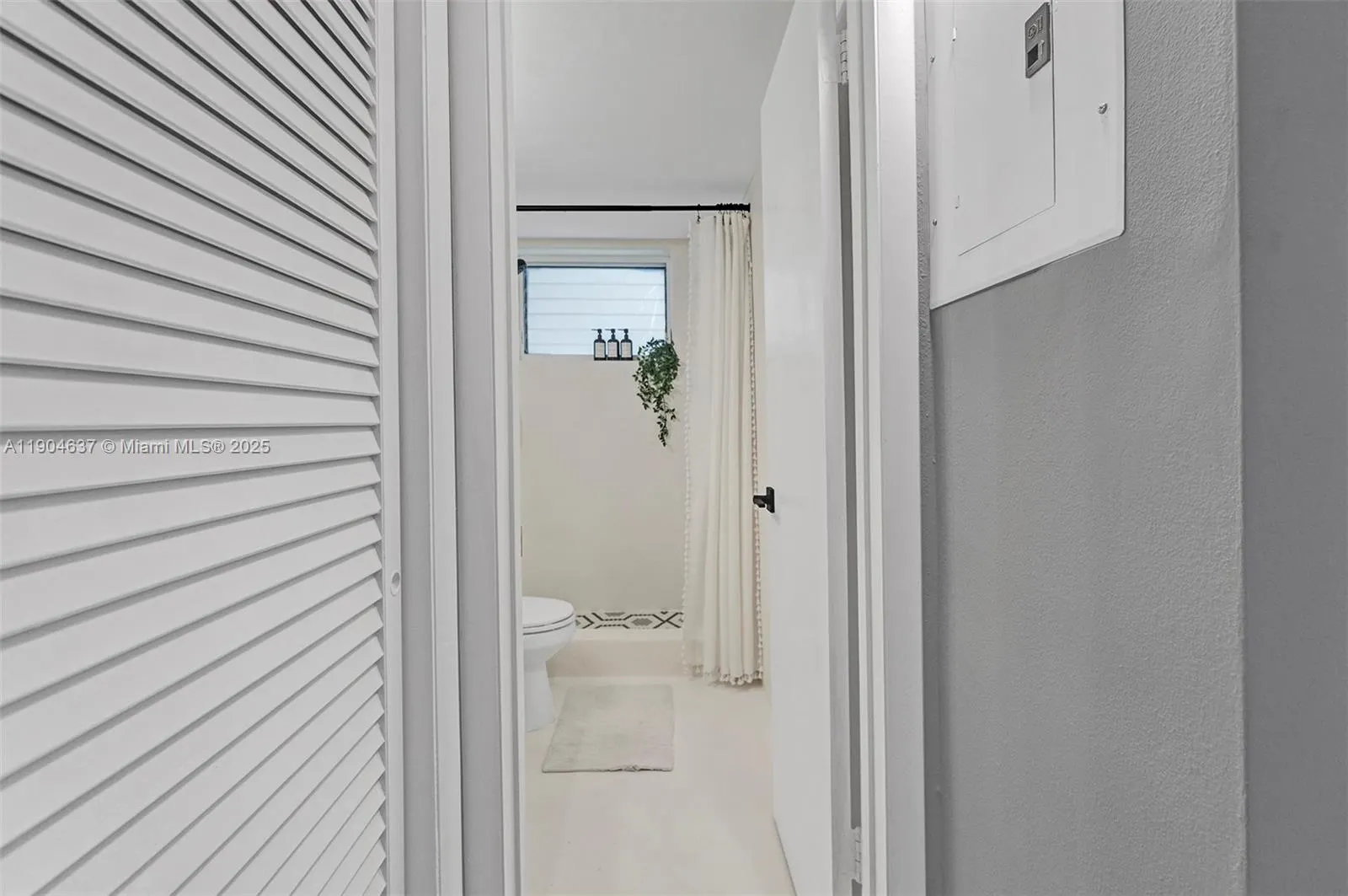 1150 Euclid Ave, #305