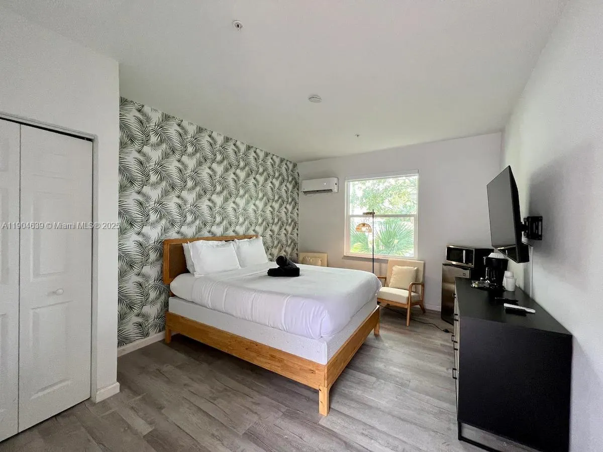 1020 N Riverside Dr, #11