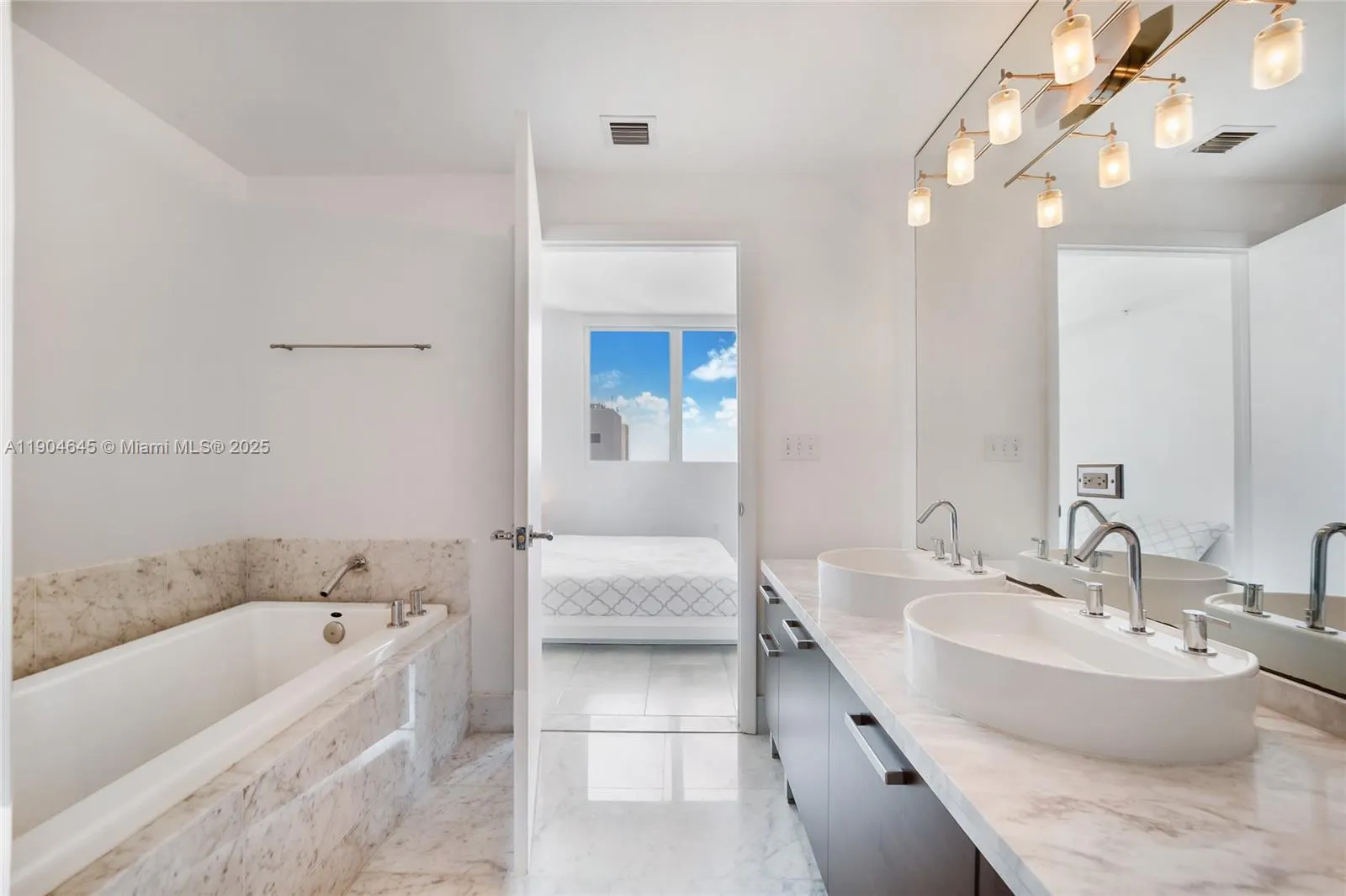 253 NE 2nd St, #3302