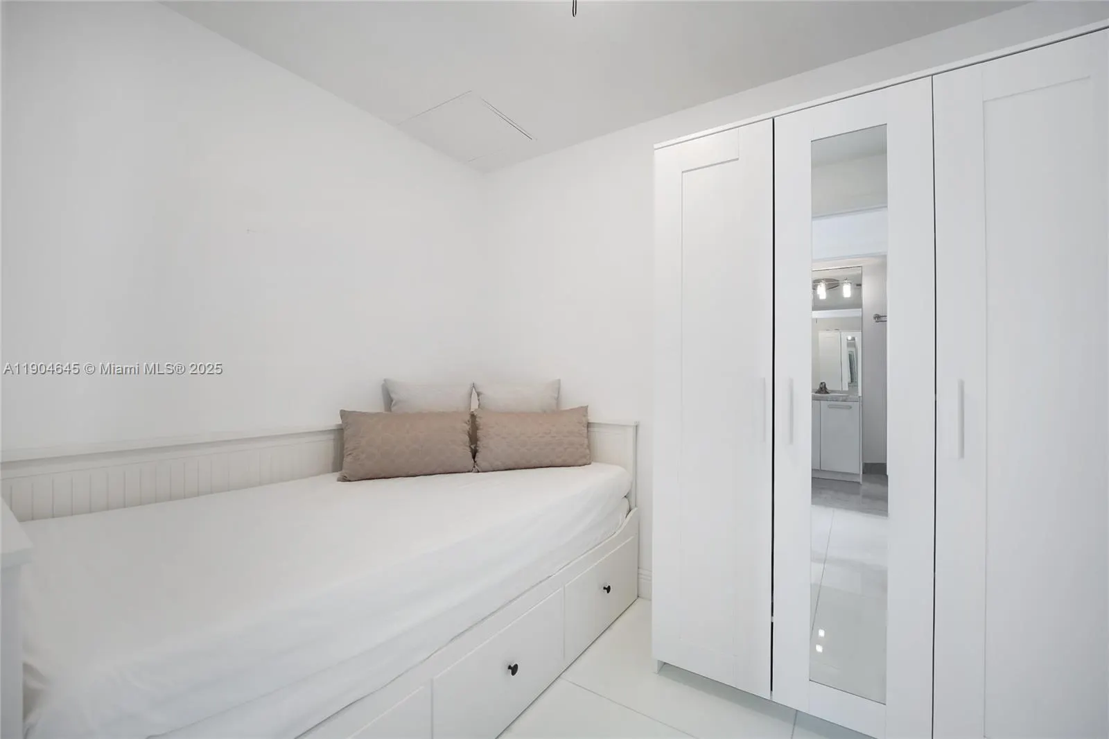 253 NE 2nd St, #3302