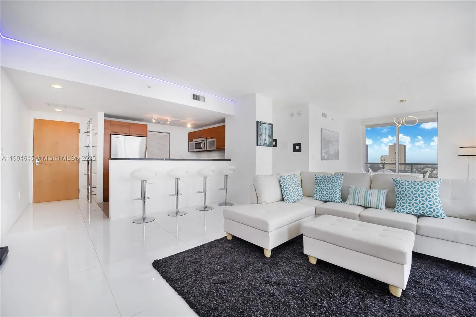 253 NE 2nd St, #3302