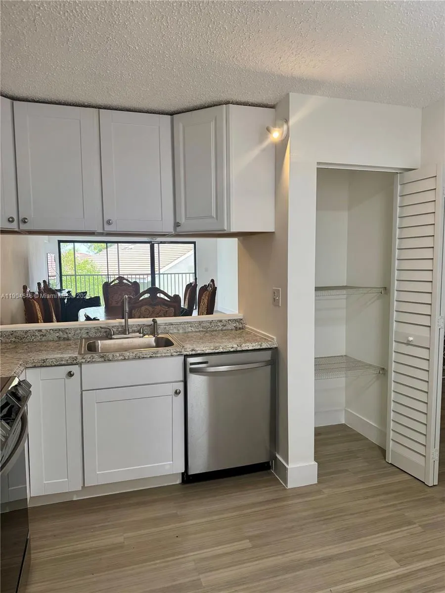 605 Ives Dairy Rd, #306-7