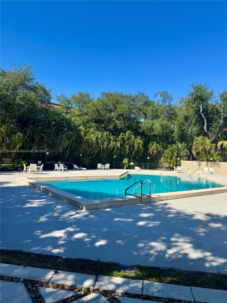 605 Ives Dairy Rd, #306-7