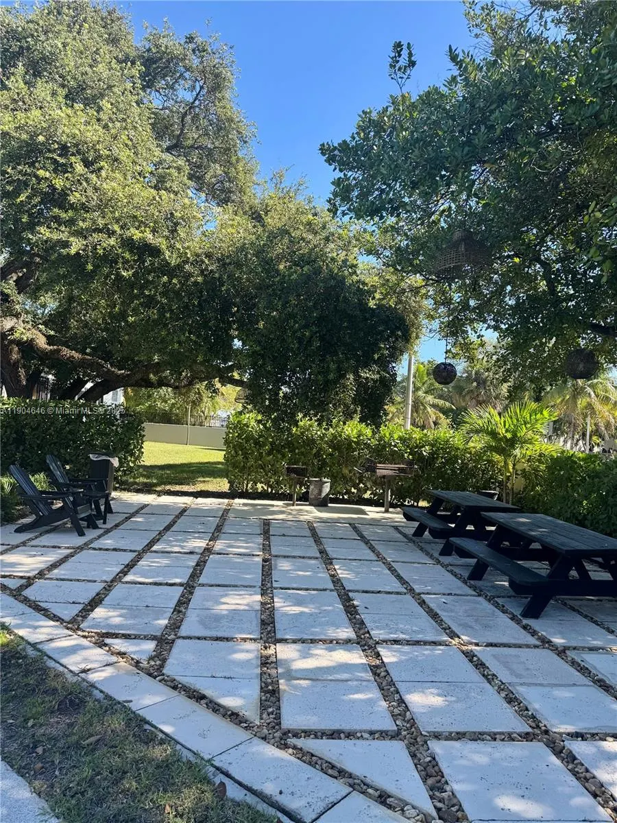 605 Ives Dairy Rd, #306-7