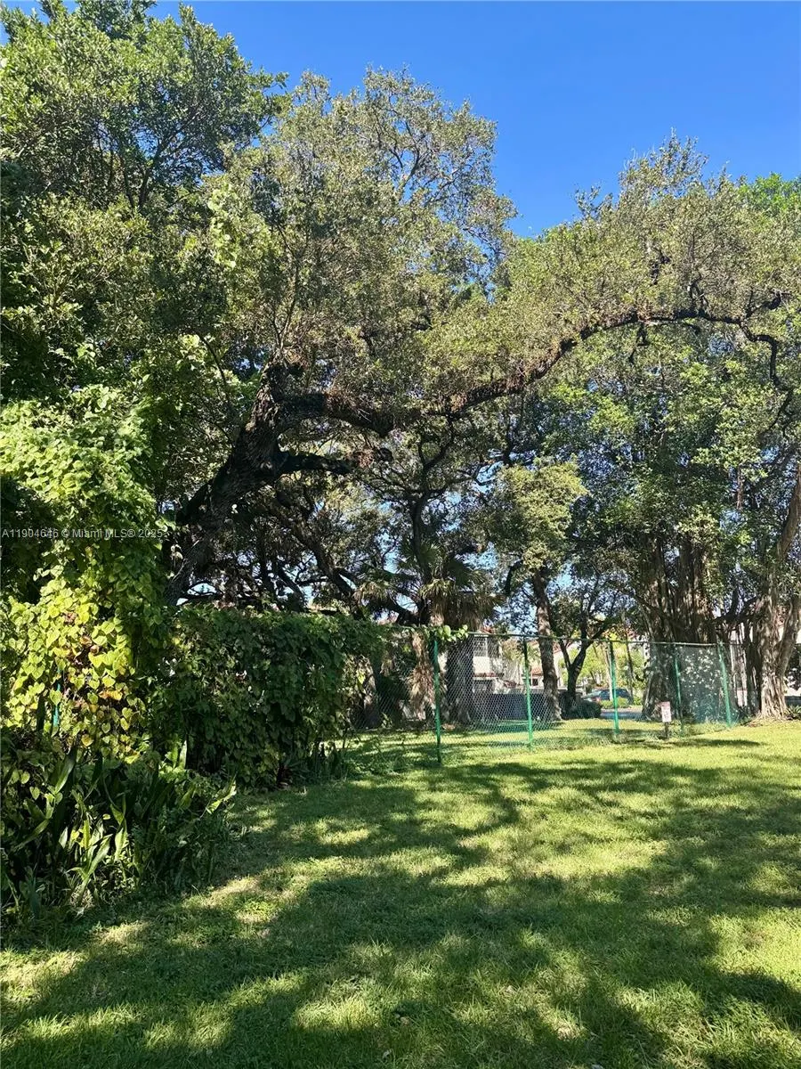 605 Ives Dairy Rd, #306-7