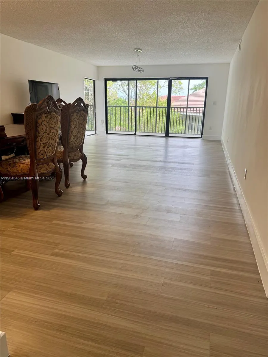 605 Ives Dairy Rd, #306-7