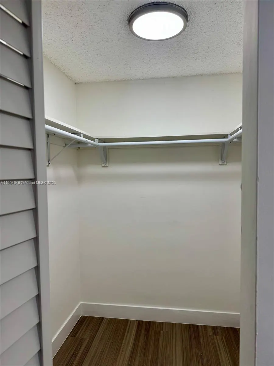 605 Ives Dairy Rd, #306-7