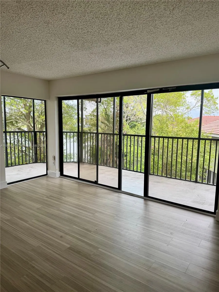 605 Ives Dairy Rd, #306-7