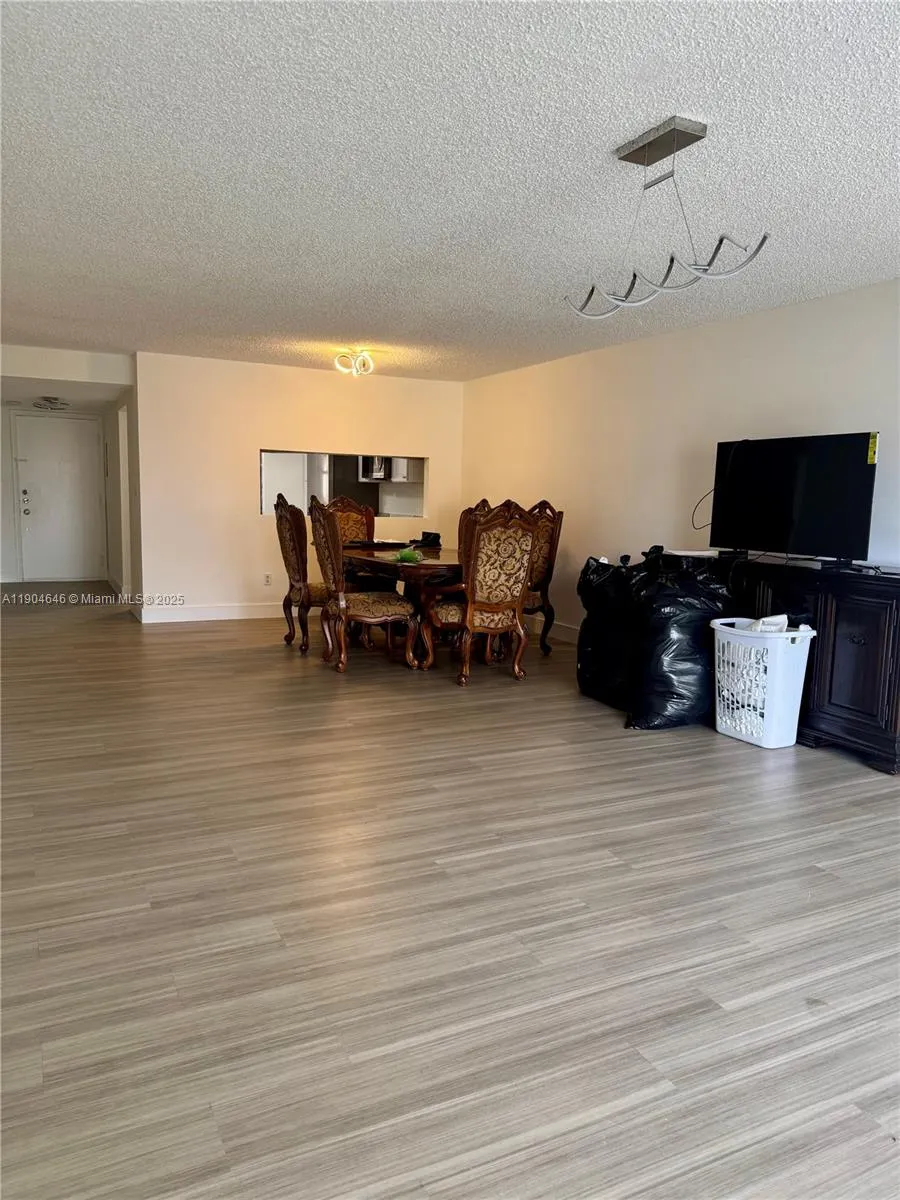 605 Ives Dairy Rd, #306-7