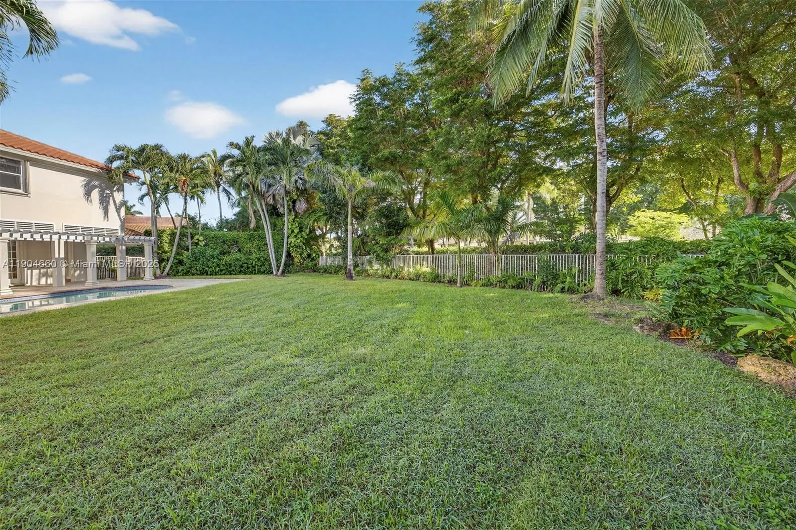 1781 Harbor Pointe Cir