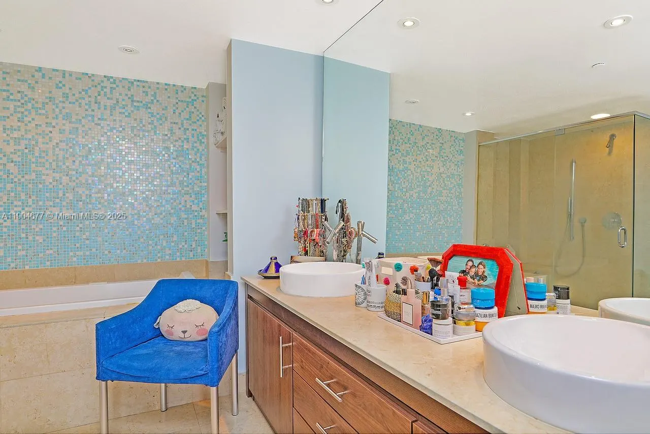 465 Brickell Ave, #2001