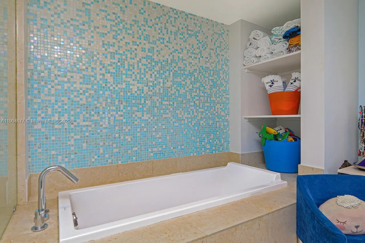 465 Brickell Ave, #2001